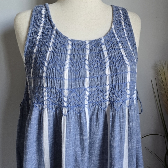 Free People, Obi Posey Smocked Chambray Blue Striped Tassel Top Size Medium - Picture 3 of 11